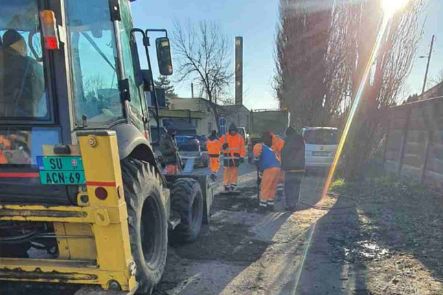 Izvršeno saniranje asfalta i trotoara u krugu Opšte bolnice