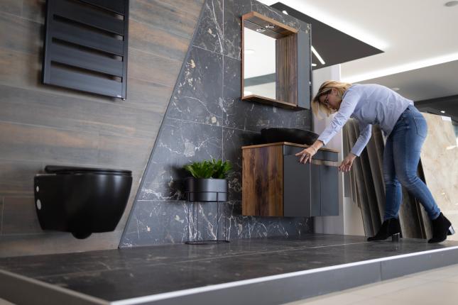 Velika rasprodaja izloženih modela kupatilskog nameštaja – uštedite do 30%!