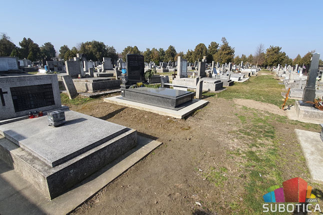 Krađe, obijanja vozila, praćenje  - građani strahuju za bezbednost prilikom posete grobljima