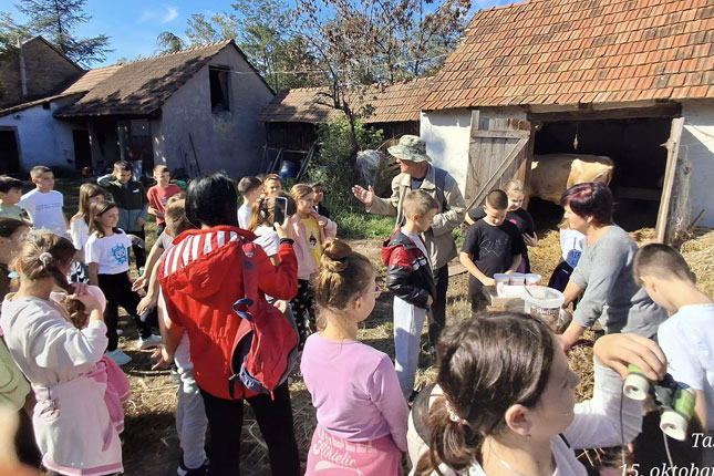 Četvrtaci iz OŠ "10. oktobar" u poseti Šantiću: Voleli bismo da svaki dan budemo u prirodi