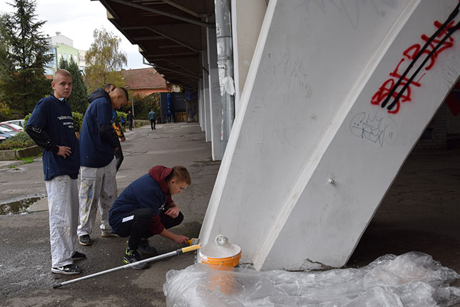 Građani uklonili grafite sa zgrada