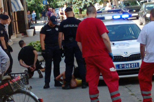 Alkoholisani "lokalac" napao Tunišane u centru grada, krvavi tragovi u isprevrtanoj bašti kafića