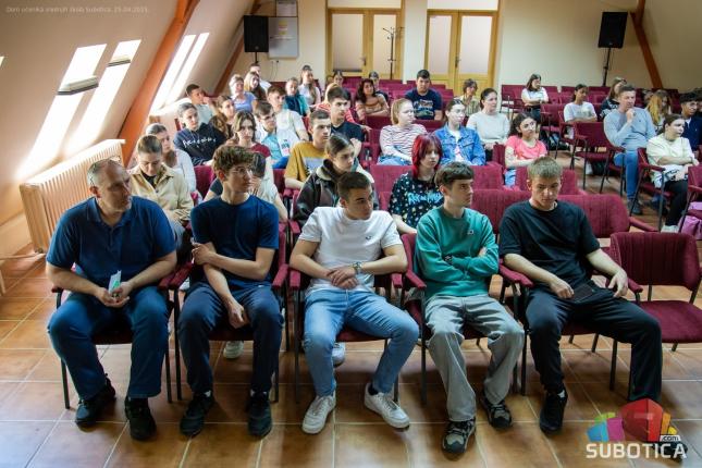 Tribina "Život nema reprizu" - Od 170 na sat do borbe za život: Iskustvo koje opominje