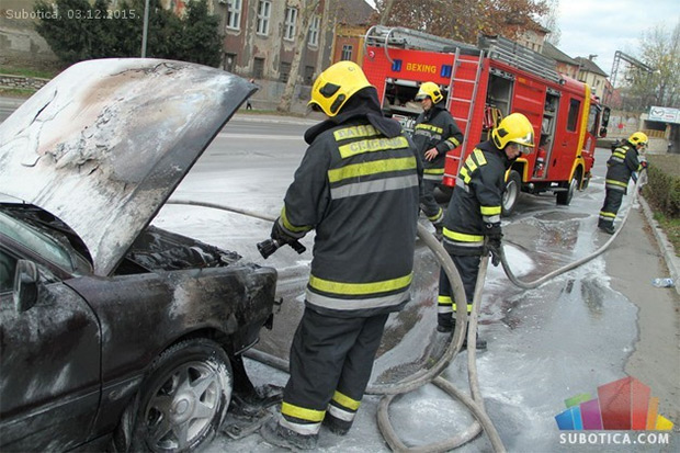 Vatrogasci sprečili širenje vatre na automobilu sa butan bocom