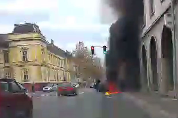 Vatrogasci sprečili širenje vatre na automobilu sa butan bocom