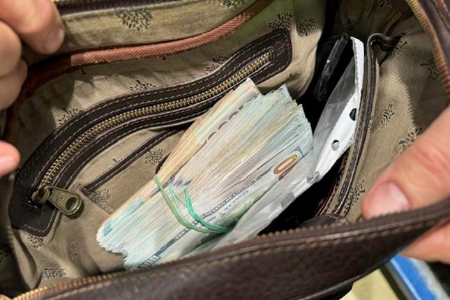 Na Horgošu pronađeni neprijavljeni zlatnici i devize