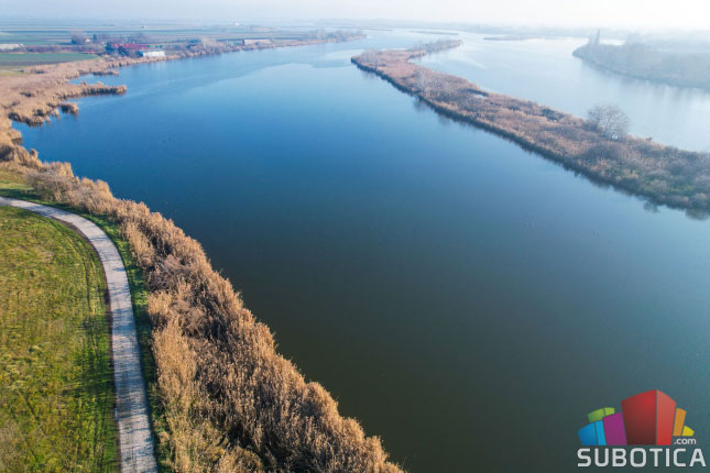 Palićko jezero uspešno očišćeno od vodene salate