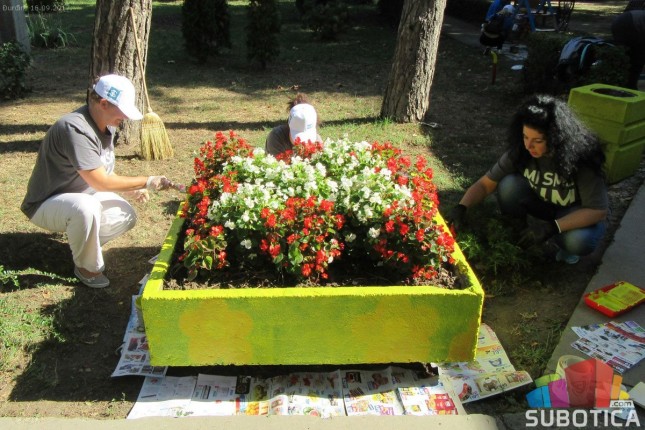Volonteri uredili unutrašnjost i dvorište OŠ "Vladimir Nazor" u Đurđinu