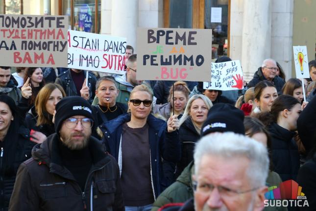 Današnji protest obeležio Javni čas subotičkih profesora