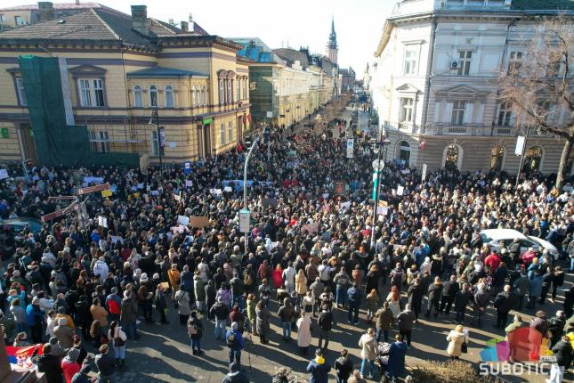 Današnji protest obeležio Javni čas subotičkih profesora